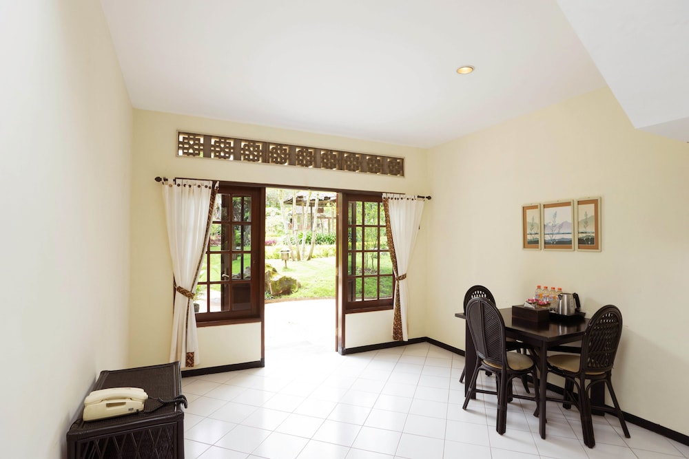 Royal Hotel and Villa Batu 38/61