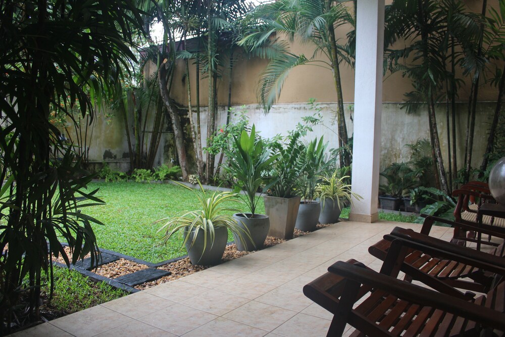 NATURES BLISS GARDEN STAY 38/42