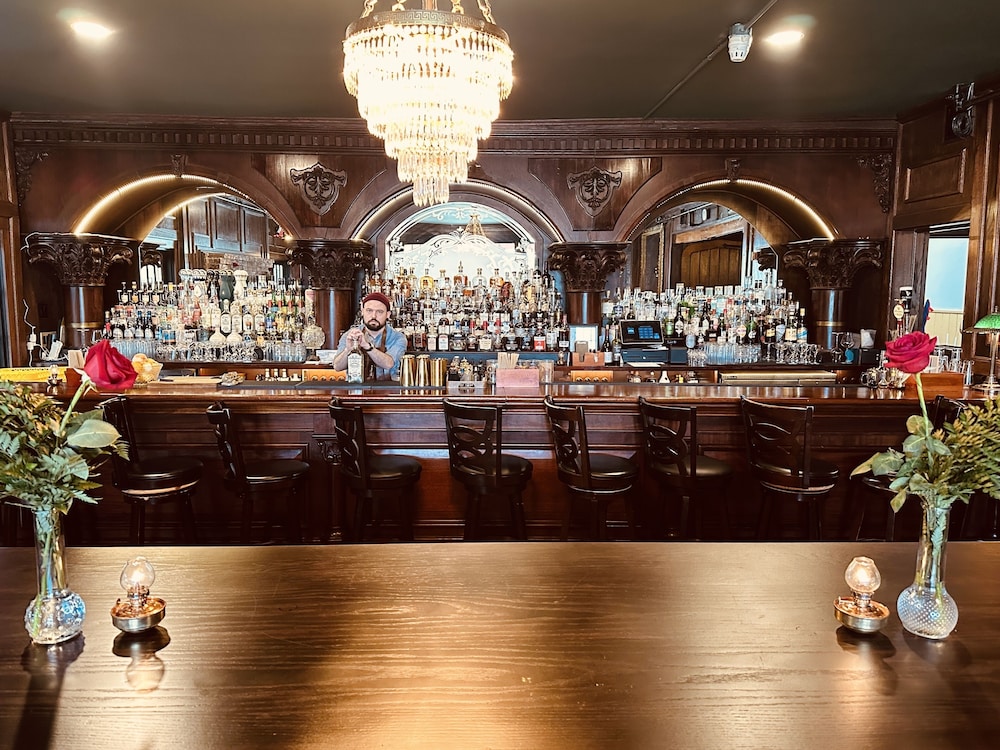 The DeLand Hotel 37/47