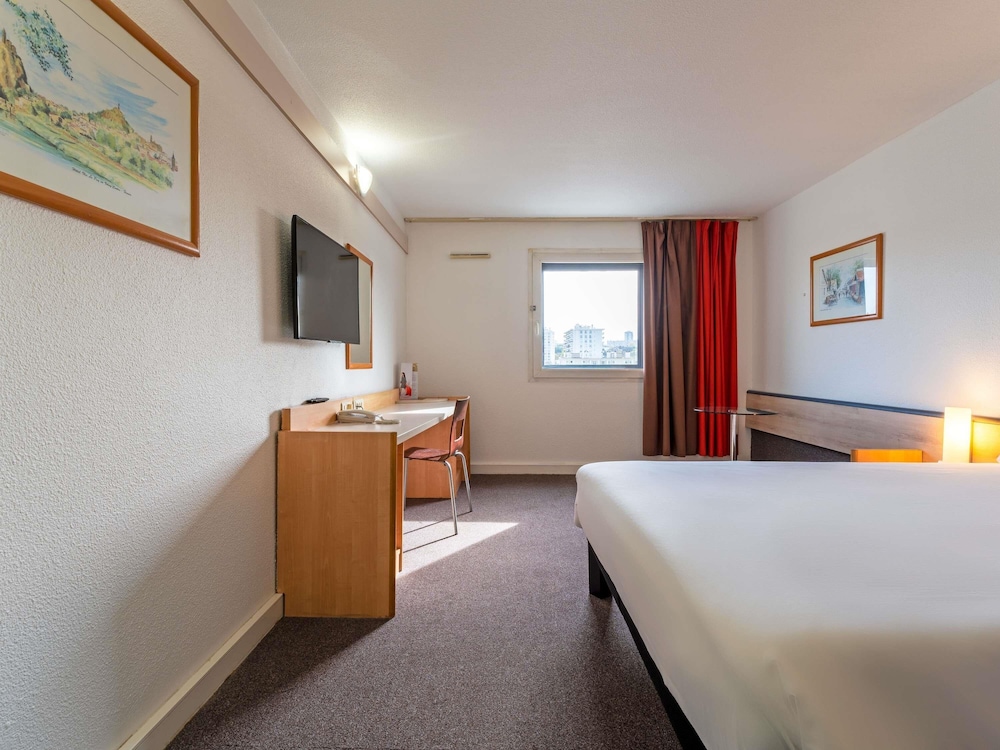 Ibis Paris Pantin Eglise 10/49