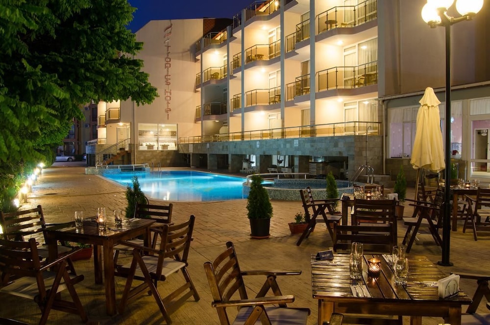 TROPICS HOTEL 4/23