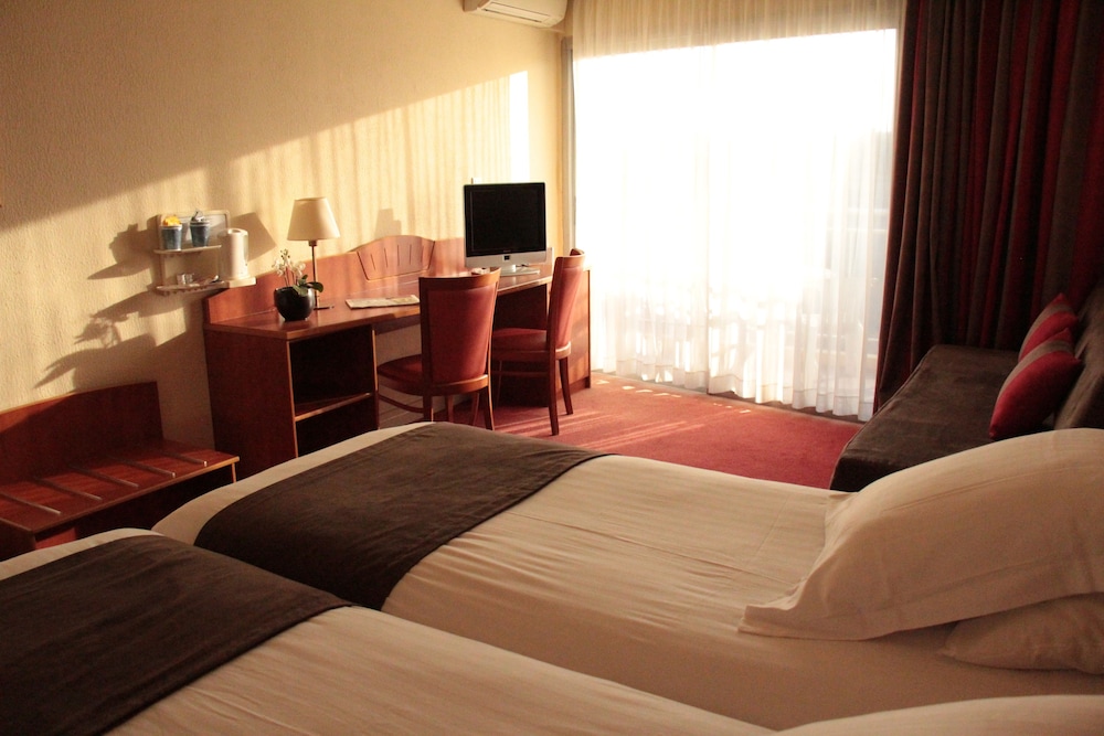 Abrial Hotel 9/58