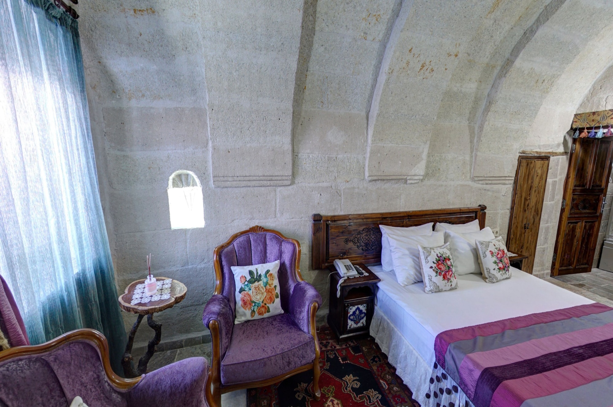 DELUXE, DOUBLE BED, JETTED TUB