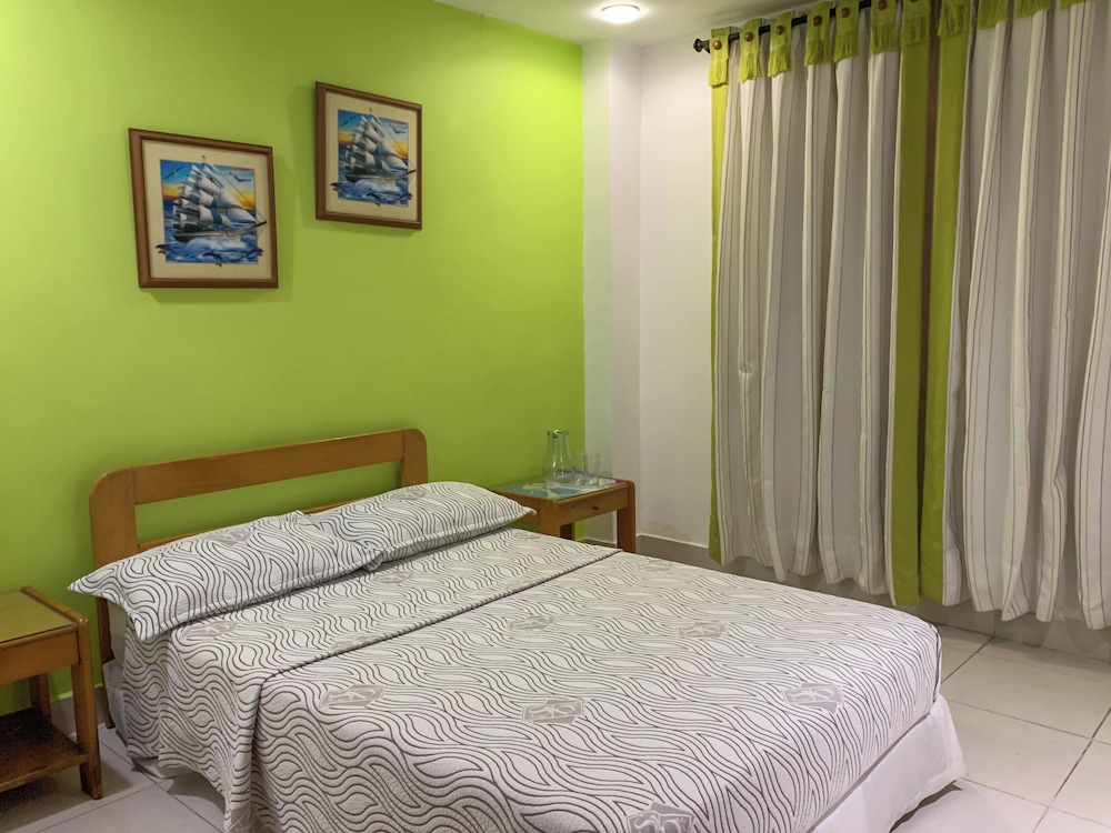 ROOM, DOUBLE BED