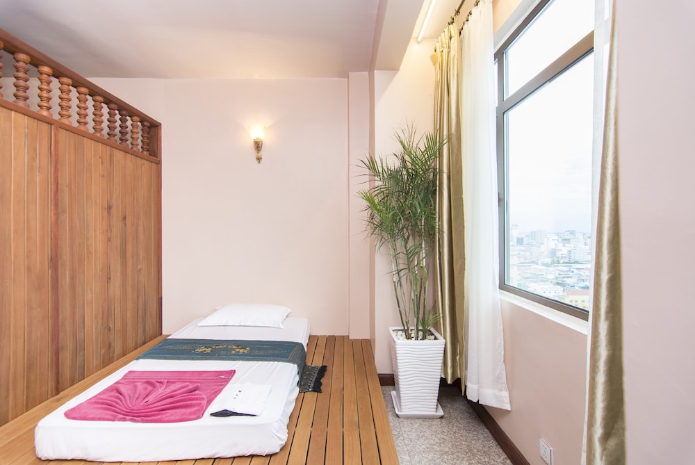 Phnom Penh Era Hotel 33/68