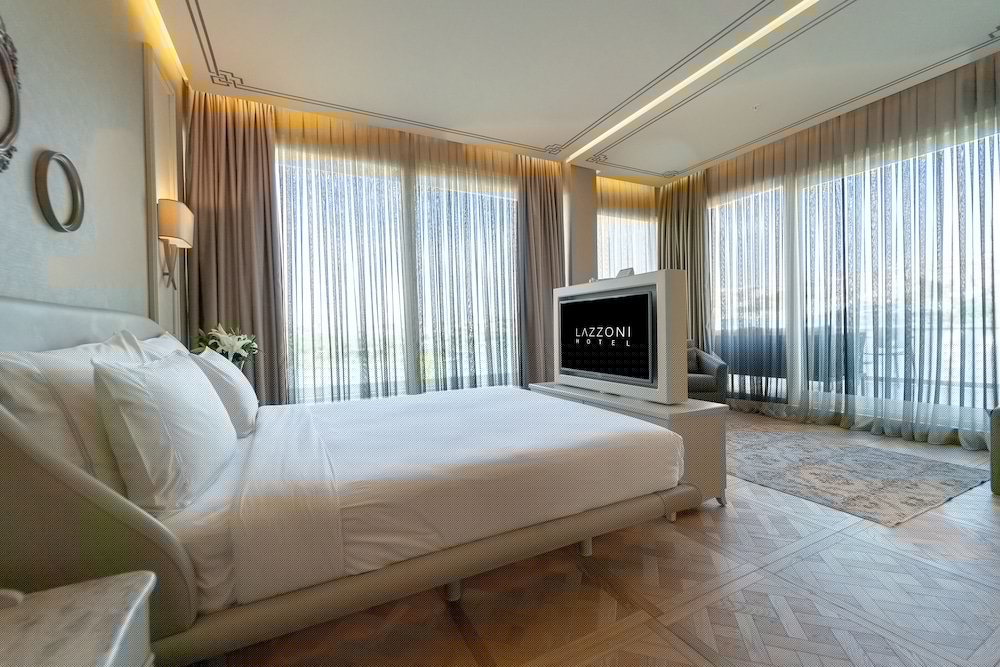 Lazzoni Hotel 10/62