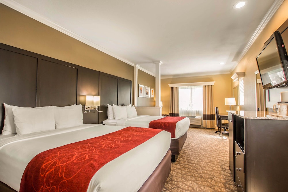 Comfort Inn & Suites Huntington Beach 15/43