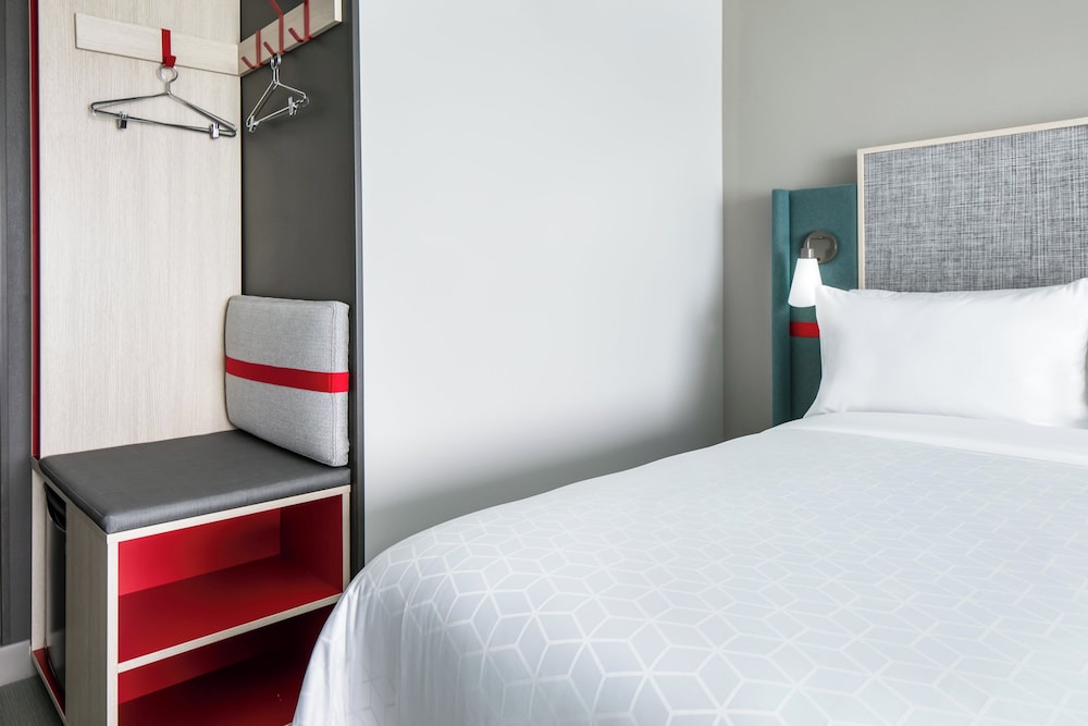 غرفة قياسية بسريرين كوين، Avid Hotels Roseville - Minneapolis North 2/5