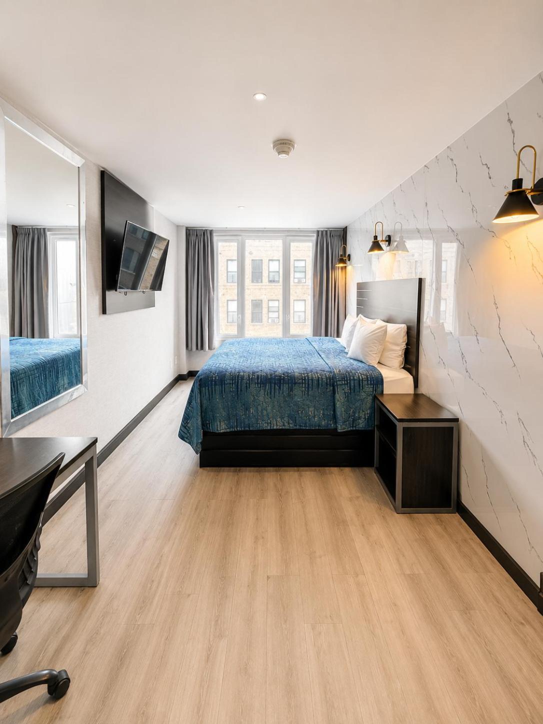 Tremont Hotel Bronx 33/50