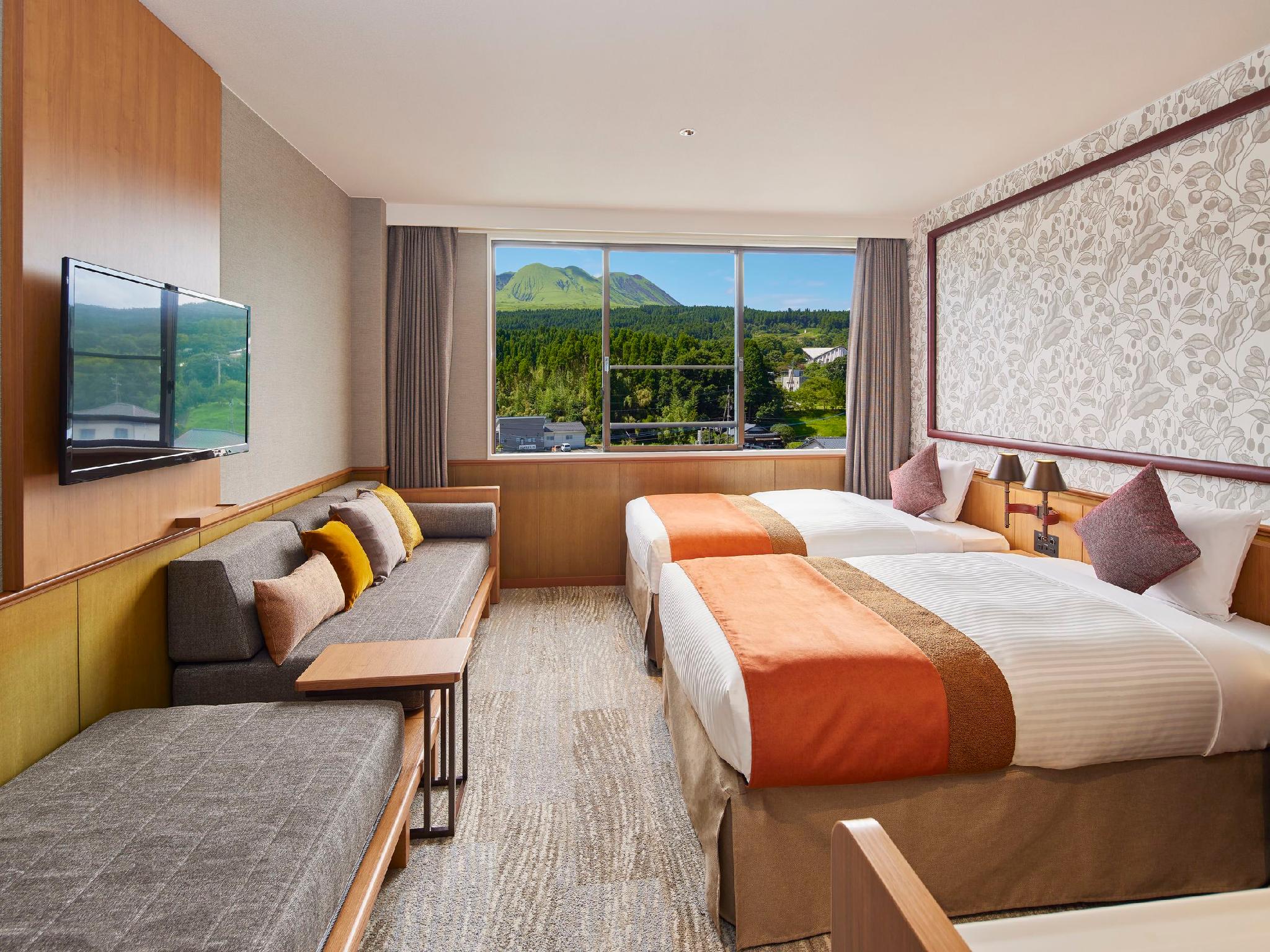 Renovated, Standard, Twin Beds, Private Bathroom, South Wing