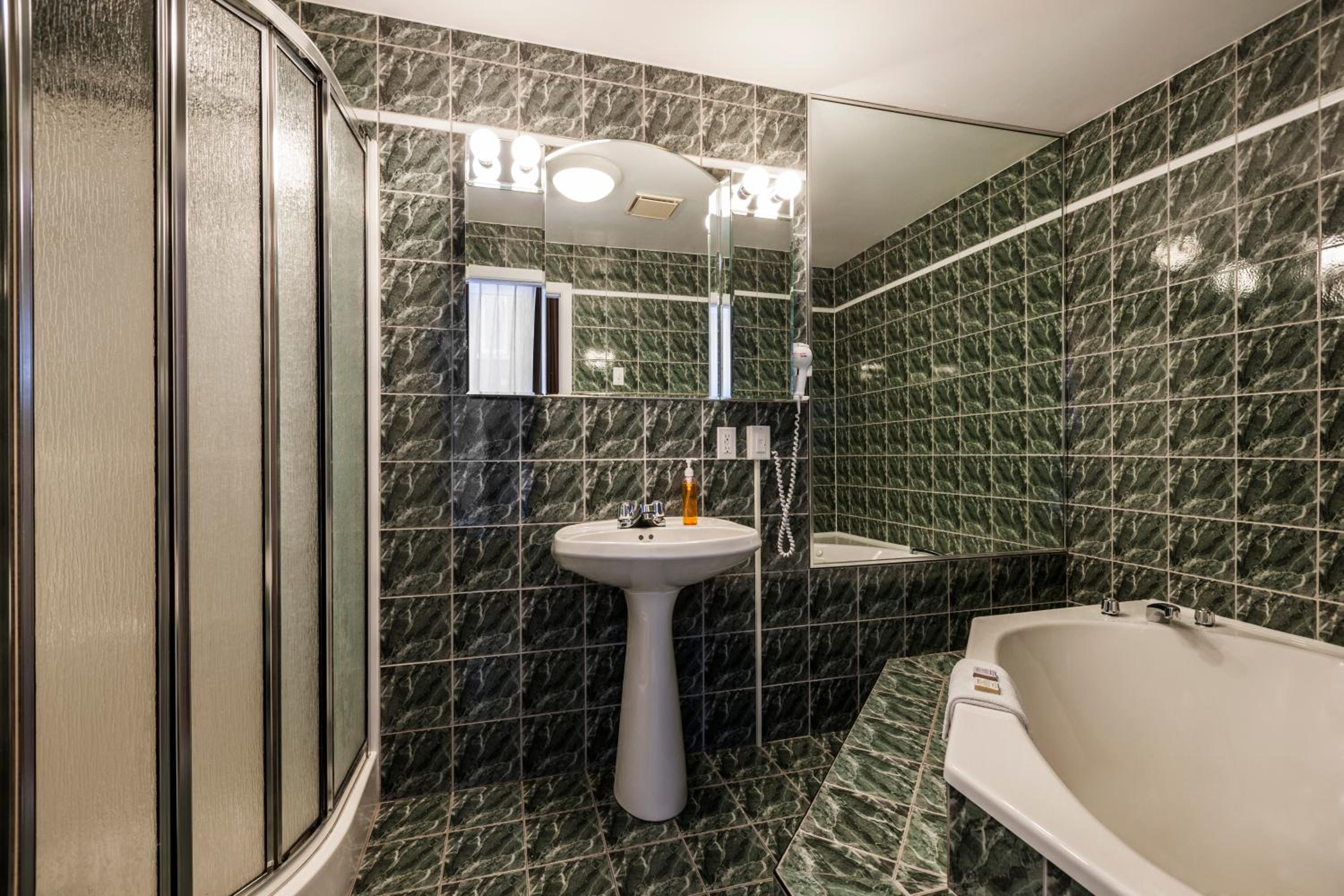 Hotel Chateau de l Argoat 49/50