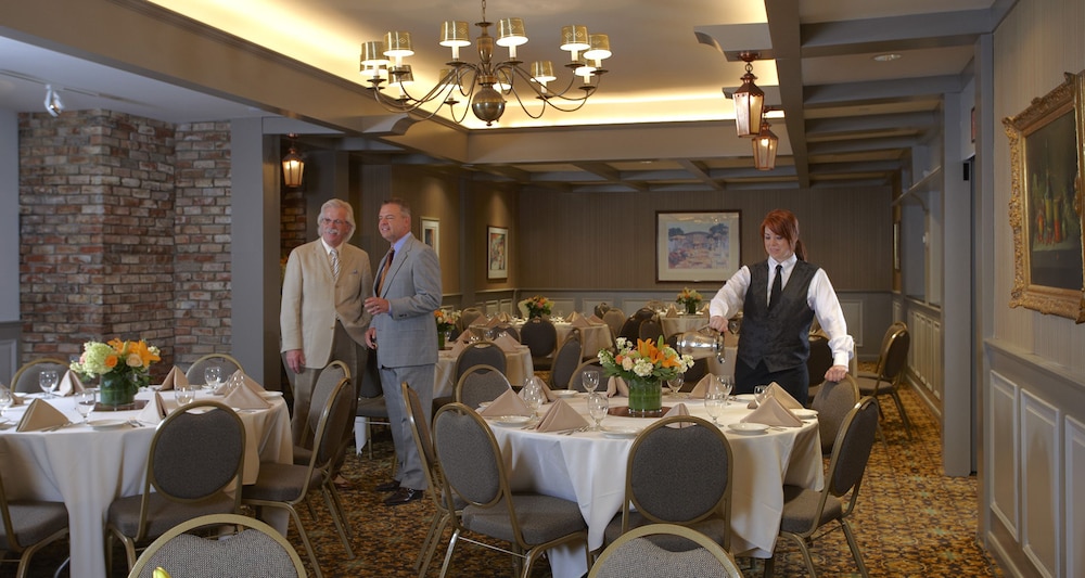 Best Western Plus the Normandy Inn Suites 27/31