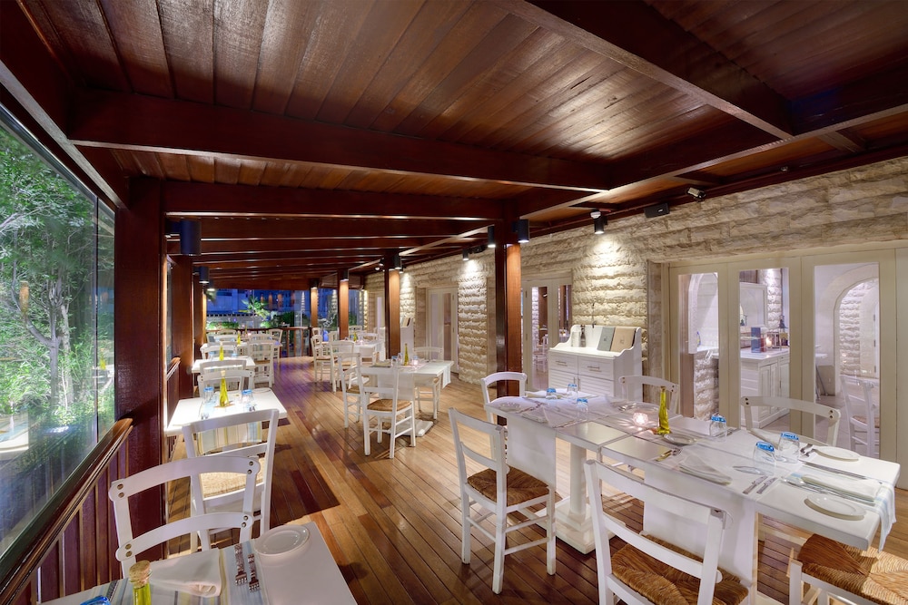 Majestic City Retreat Hotel 57/70