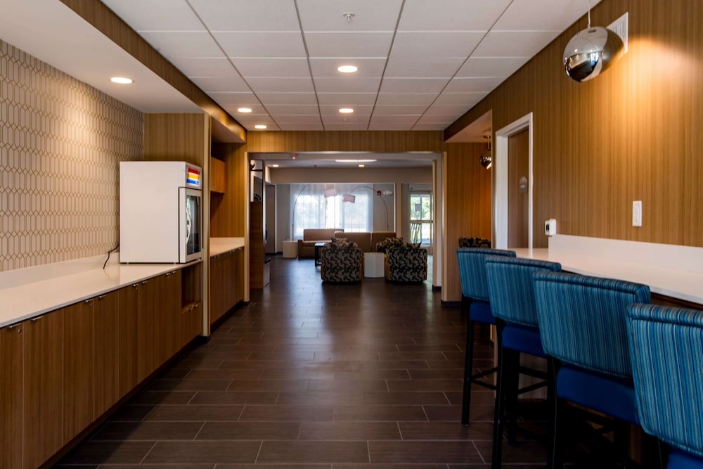 Microtel Inn & Suites by Wyndham Amsterdam 5/61