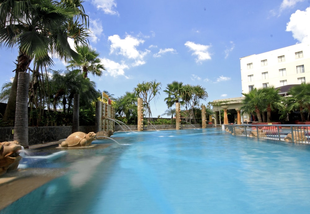 HERMES PALACE HOTEL 55/56
