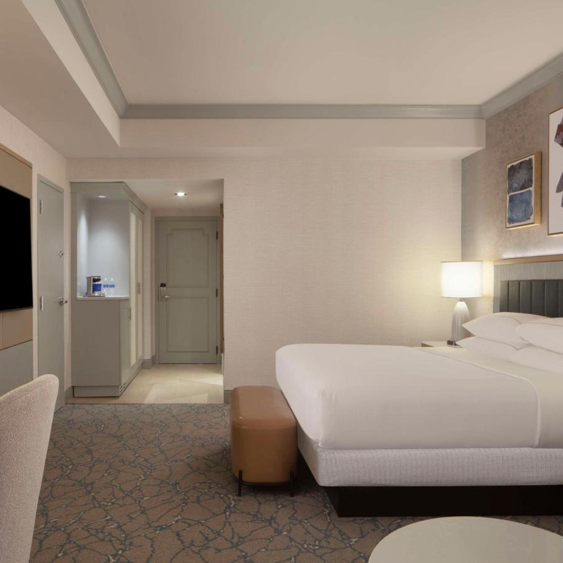 Tower, King Bed, Bathtub, Accessible