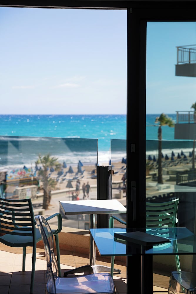 Steris Elegant Beach Hotel 66/70