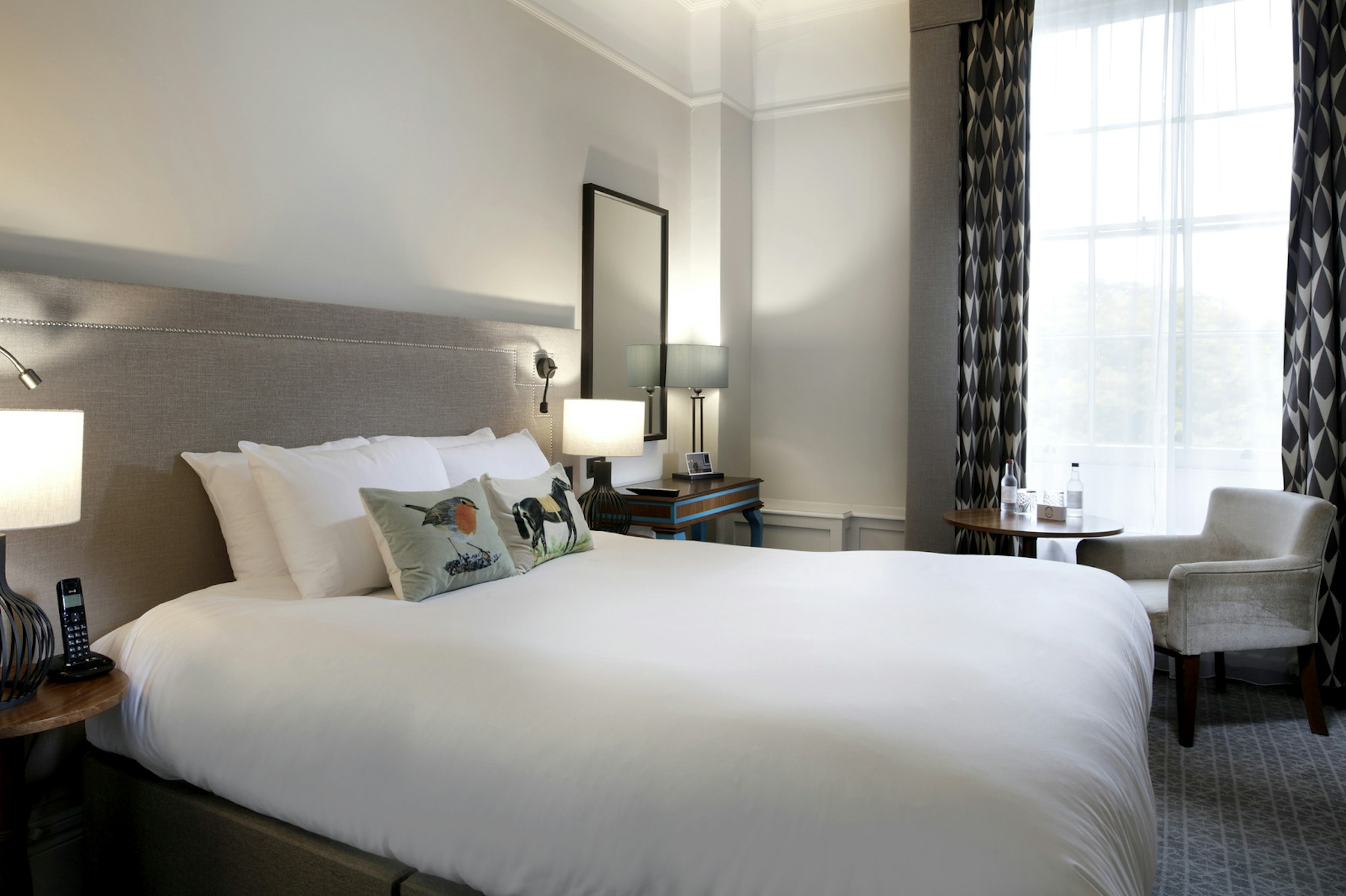 SUPERIOR, QUEEN BED, CITY VIEW