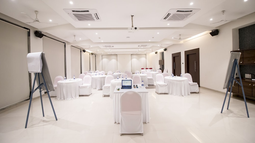 7 Apple Resorts 46/56