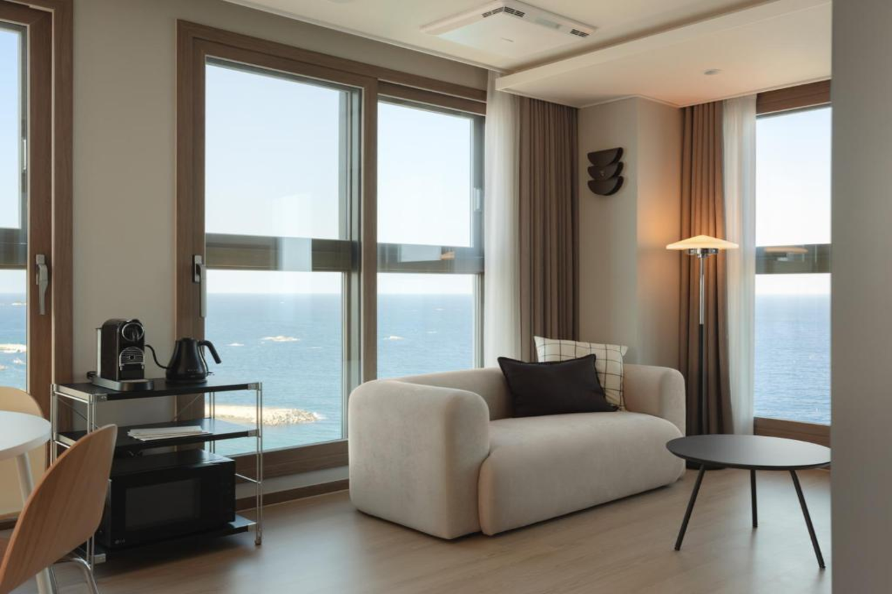 Plott The One Sokcho Xiella The Beach 8/9