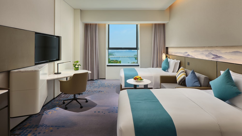 Crowne Plaza Wuhan Development Zone 27/82