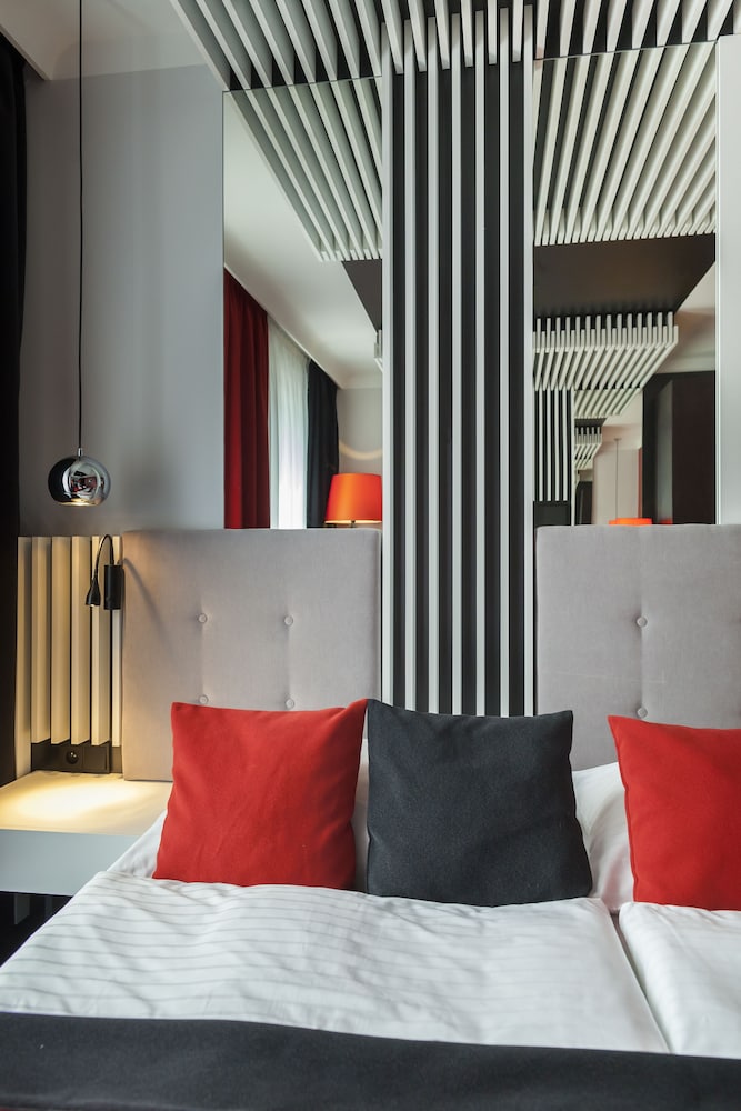 Hotel Clement 27/50