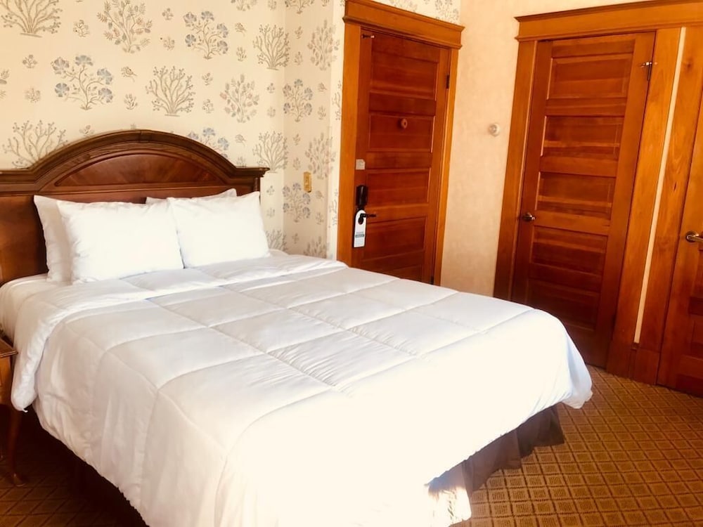 Pacific Grove Inn 9/79
