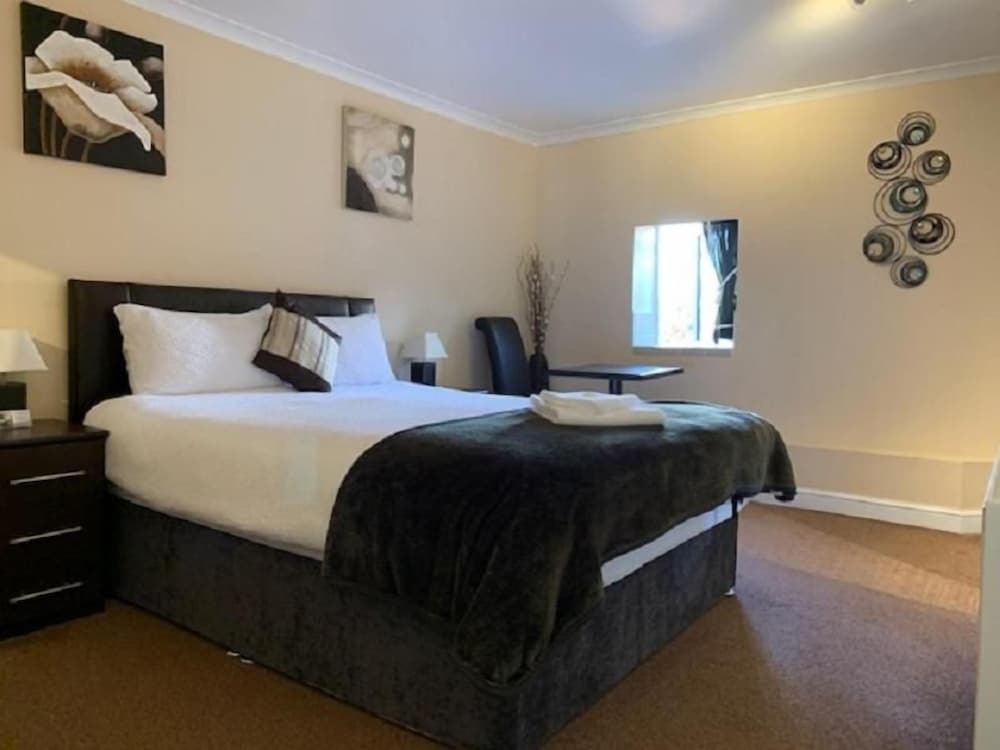 The Silverton Inn - B&B 9/30