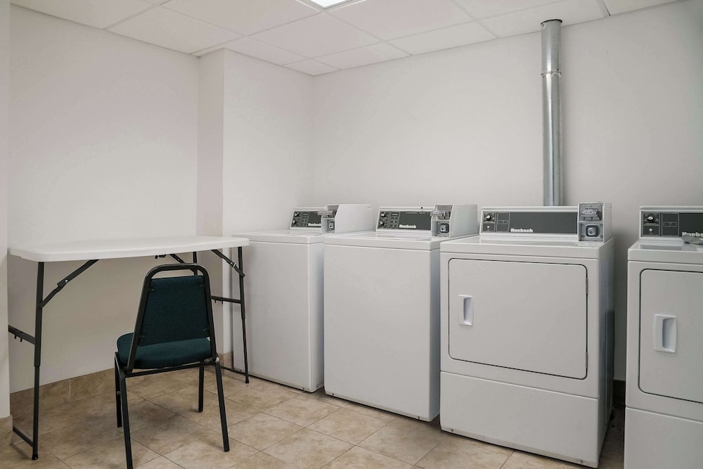 Quality Inn and Suites Saginaw, MI 39/47