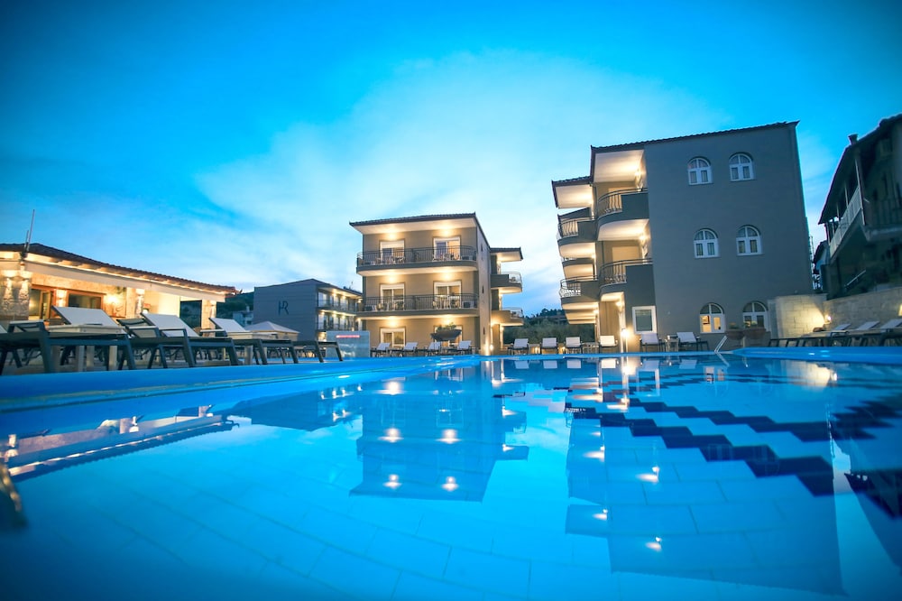 Royal Hotel and Suites 7/49