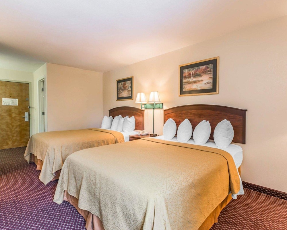 Quality Inn Pell City I-20 exit 158 20/37