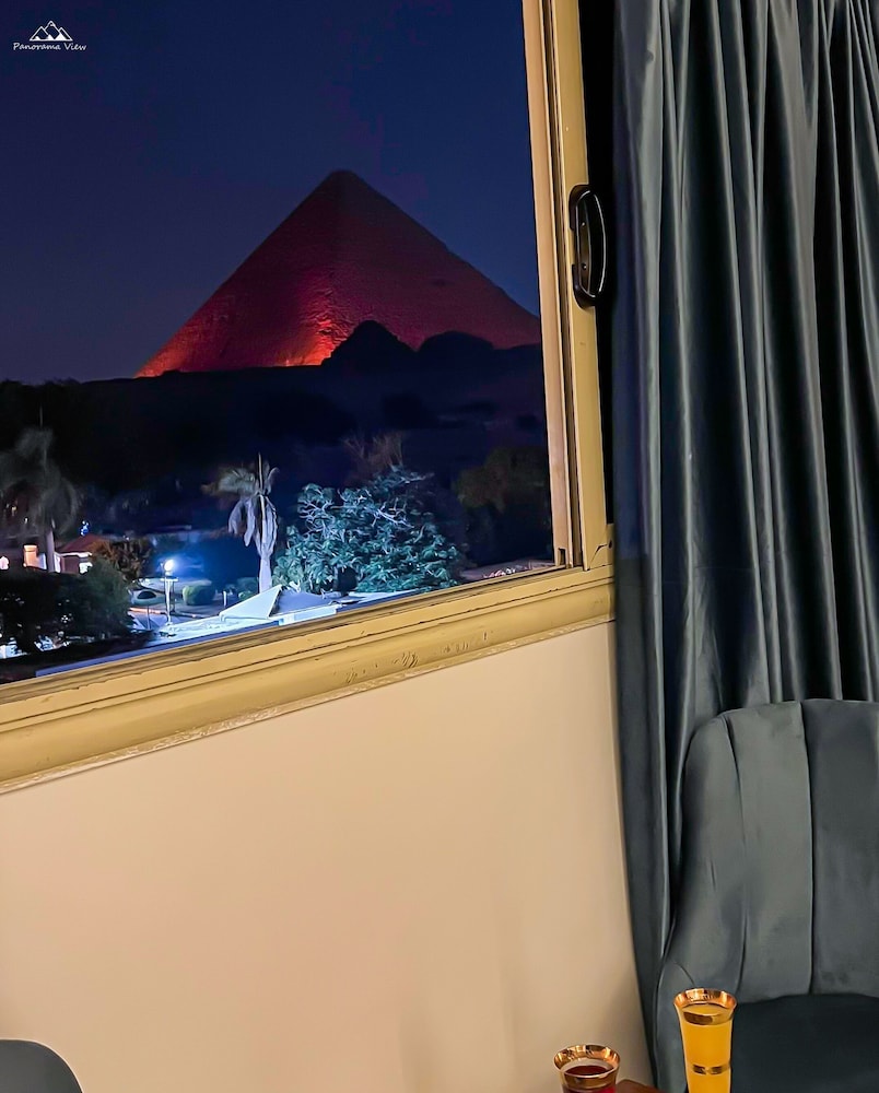 Panorama Pyramids Inn 48/50