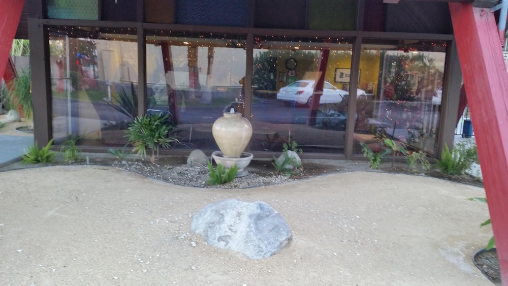 Desert Lodge 4/50