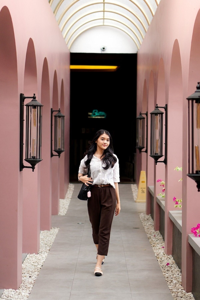 Java Paragon Hotel And Residences 11/76