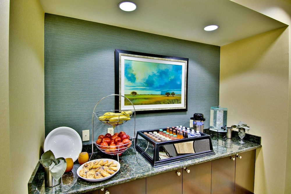 Hampton Inn And Suites Moreno Valley 48/63