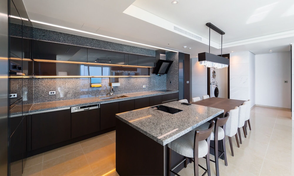 NEWCZ LCT RESIDENCE 28/48