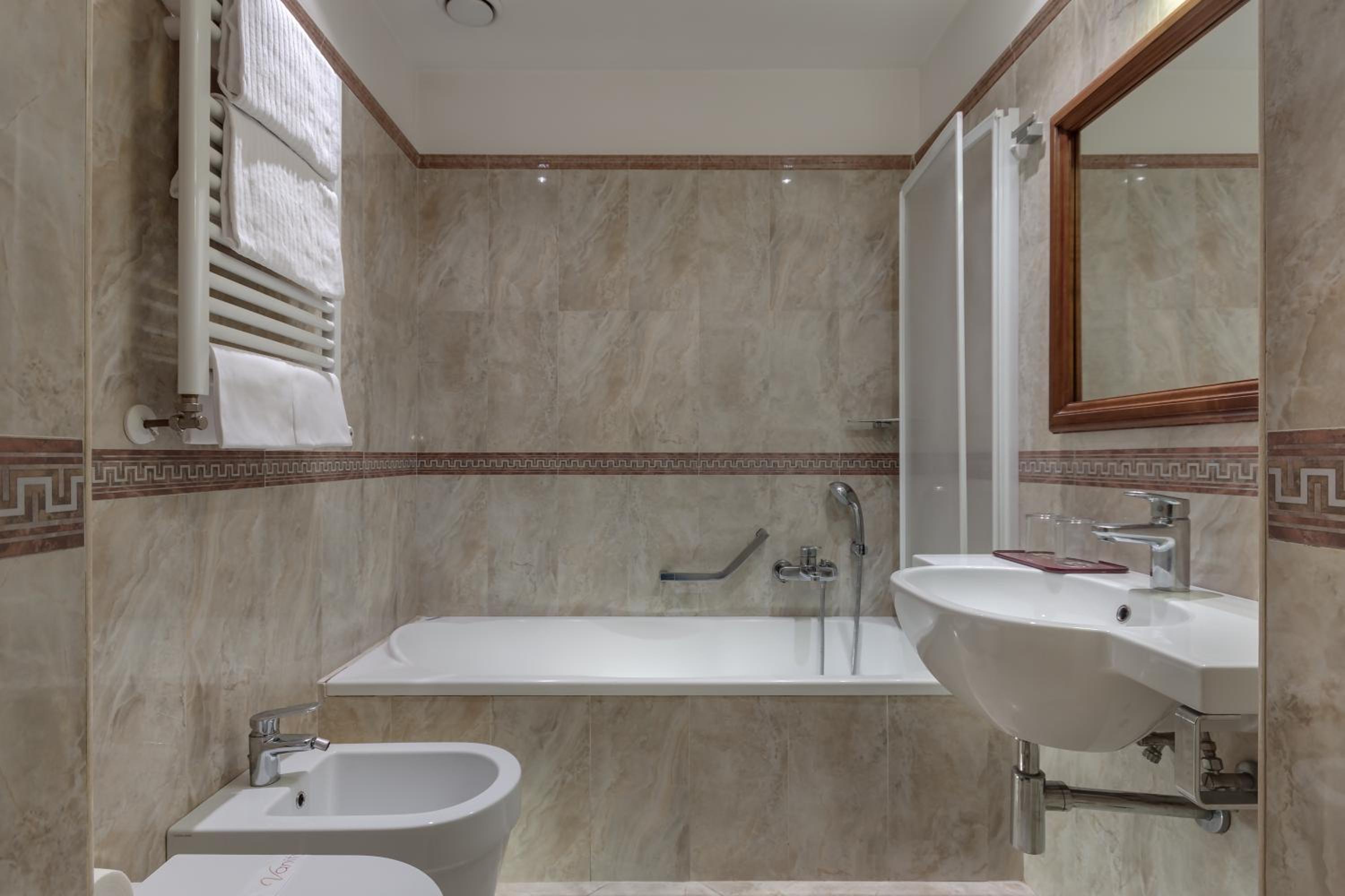 Room, Double or Twin Bed, Balcony, Hotel Borromeo 3/5