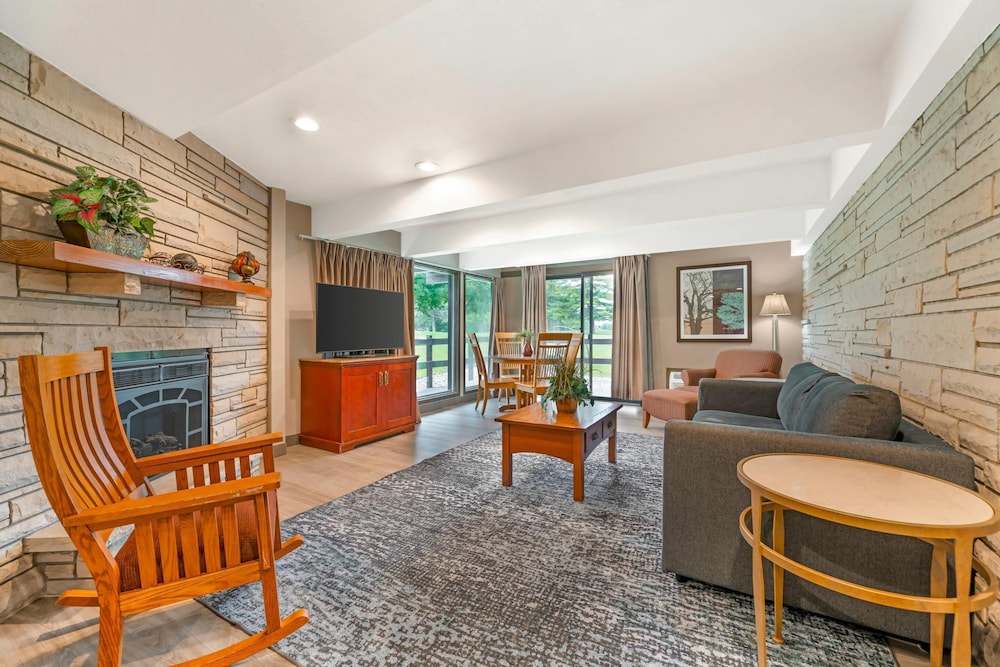 Fairway Inn and Suites Mishicot - Wi 30/50