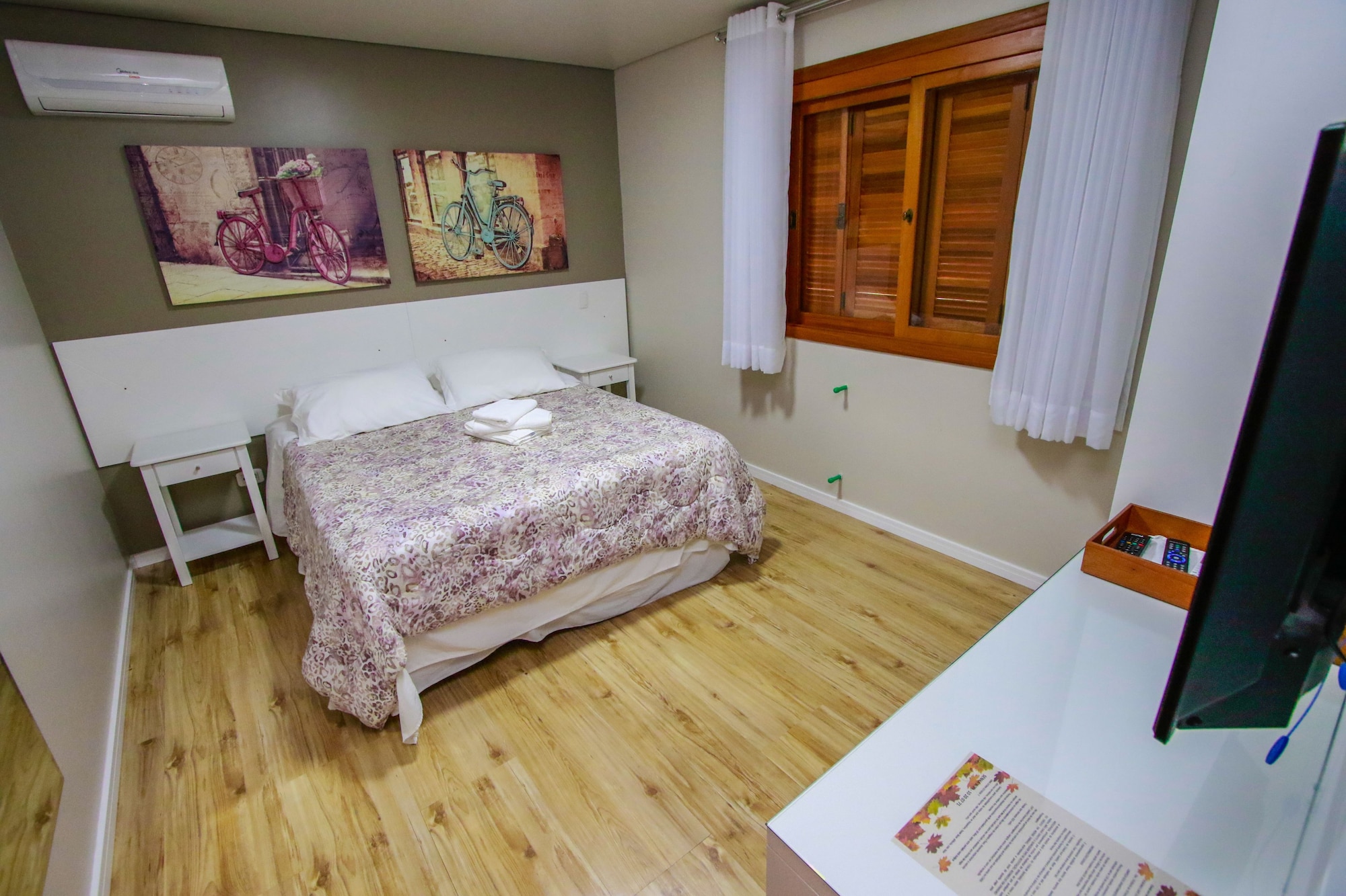 EXCLUSIVE, SUITE, QUEEN BED