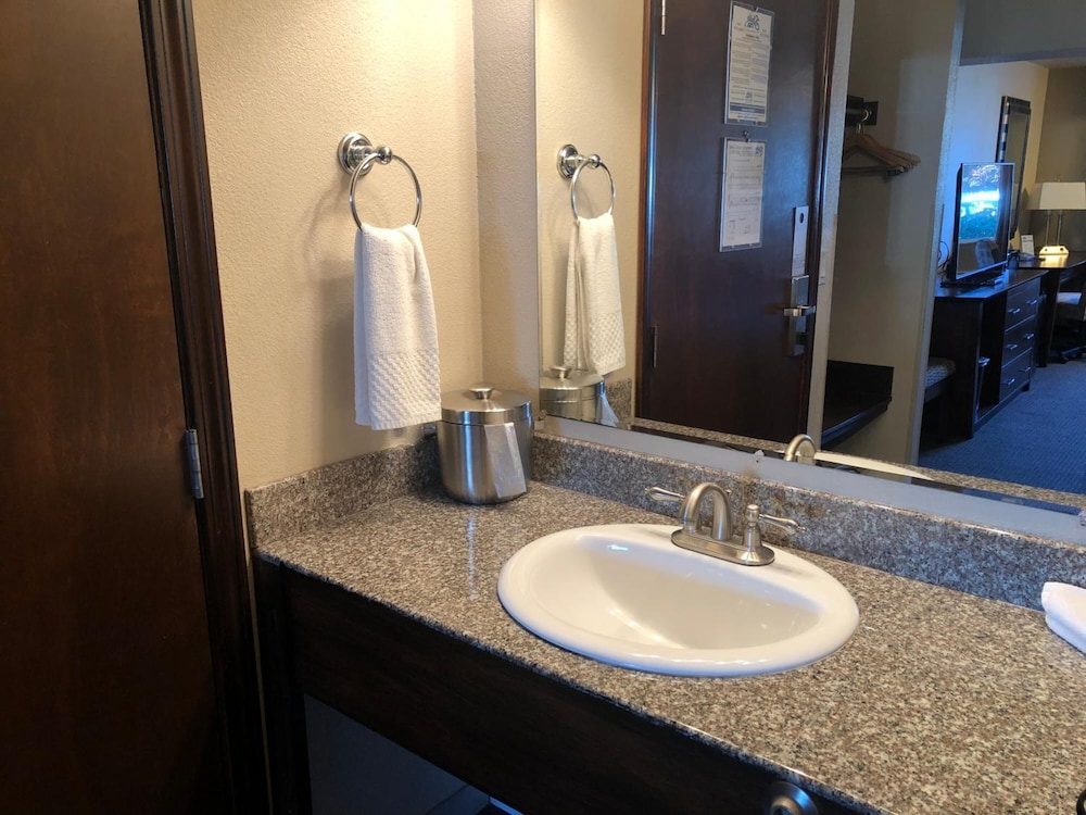 District Hotel 50/50