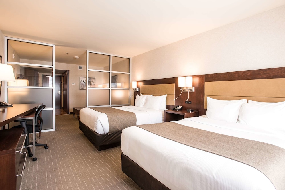جناح بسريرين كوين، Quality Inn and Suites Val d Or, QC 4/7