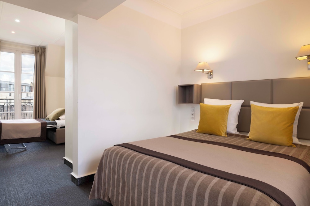 ROOM, TRIPLE, EIFFEL VIEW