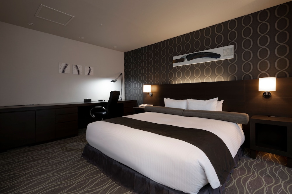 GRAND, DOUBLE BED, LOUNGE ACCESS