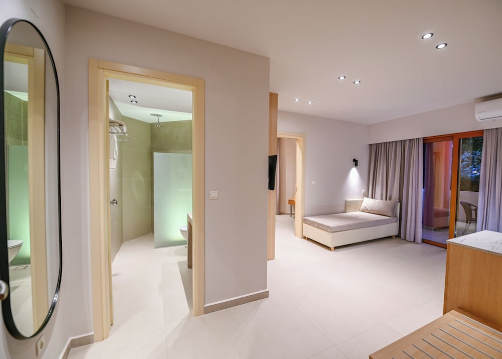 Aphrodite Beach hotel 50/50
