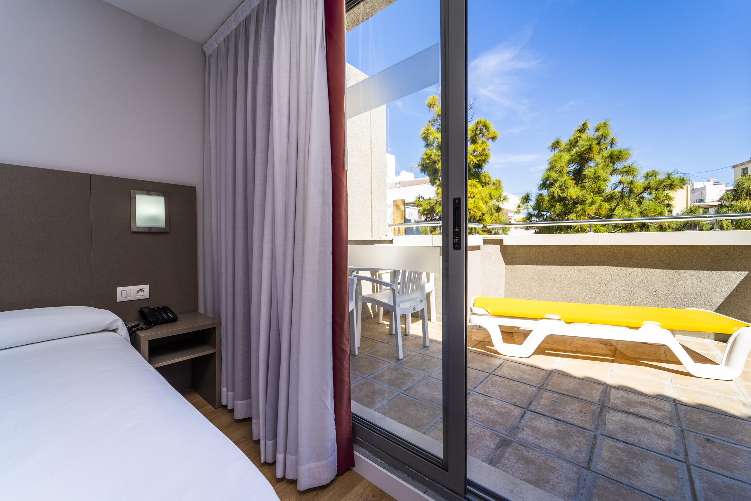 غرفة رباعية بشرفة، Hotel Montesol 2/2