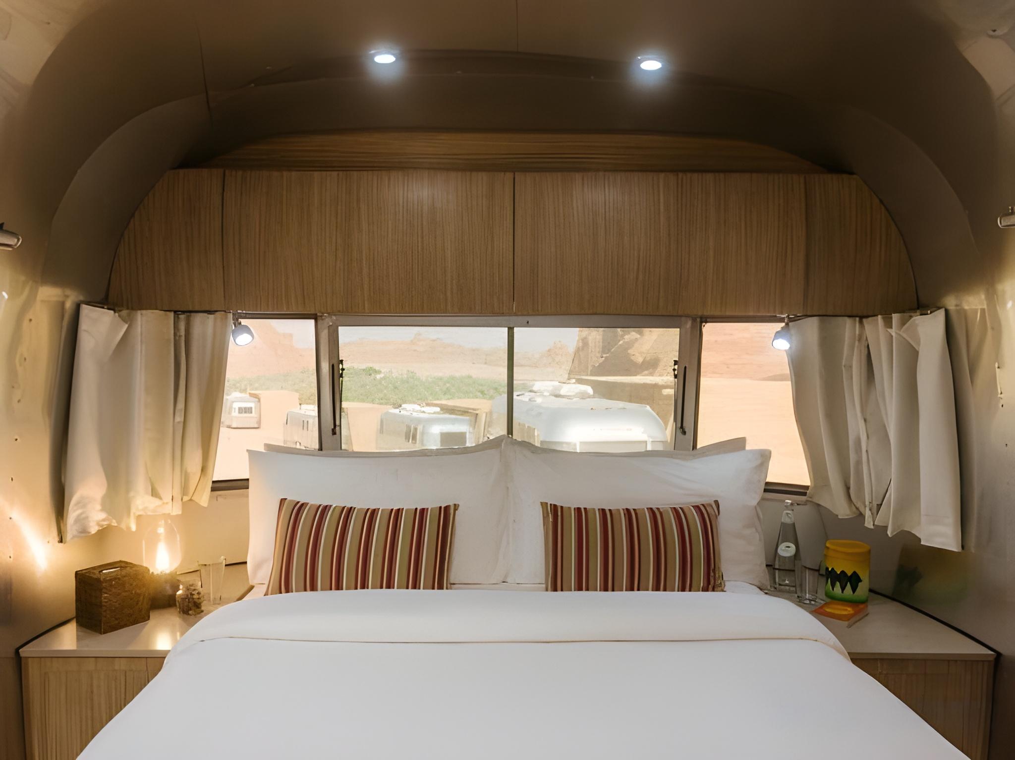 Valley, Queen Bed