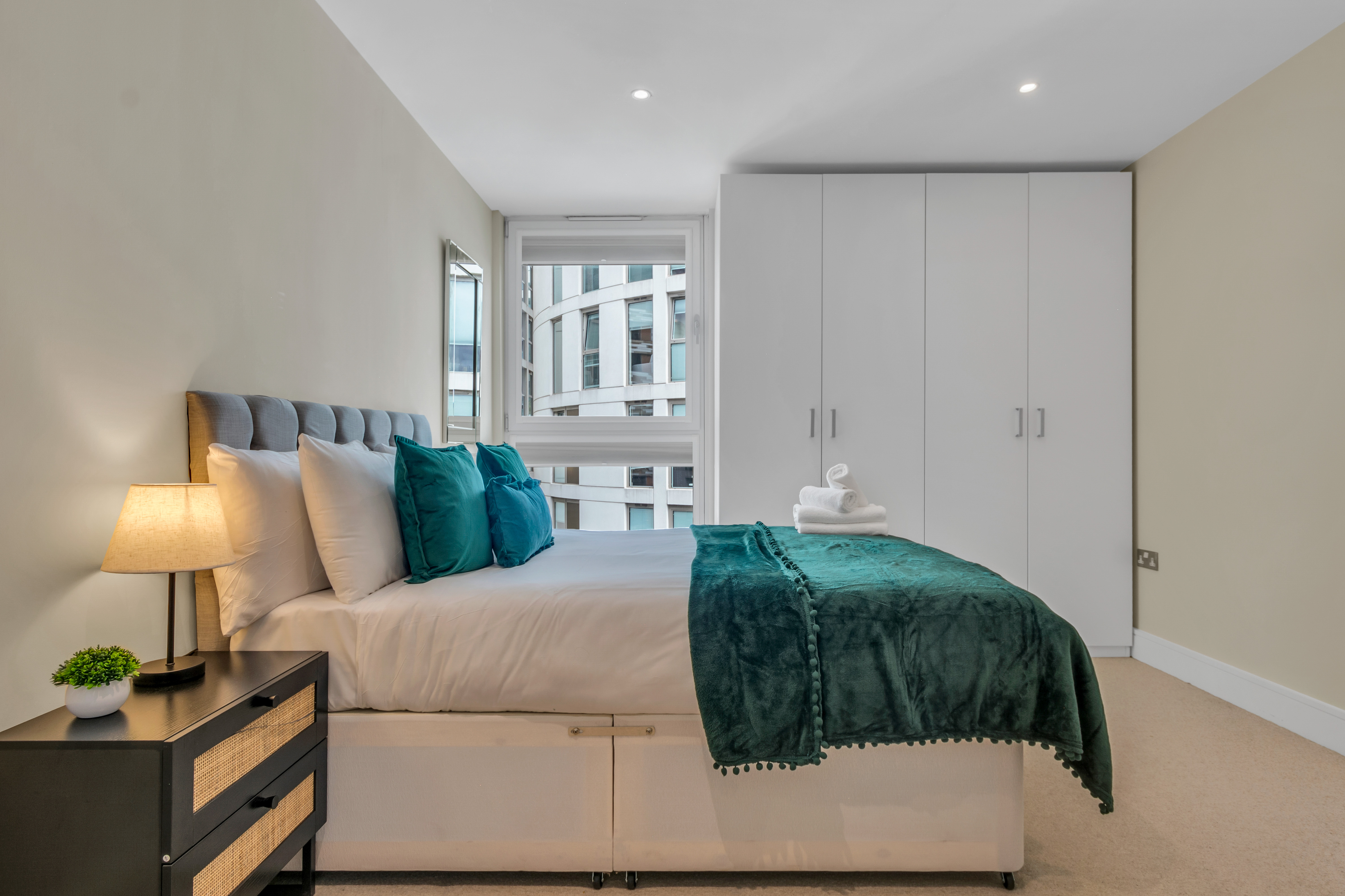 Luxurious Lanterns Court Two-Bedrooms Apartments 22/50