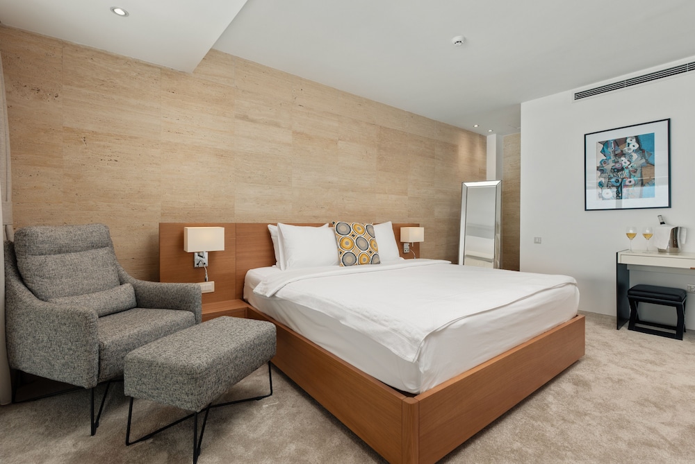 DUPLEX, EXCLUSIVE, SUITE
