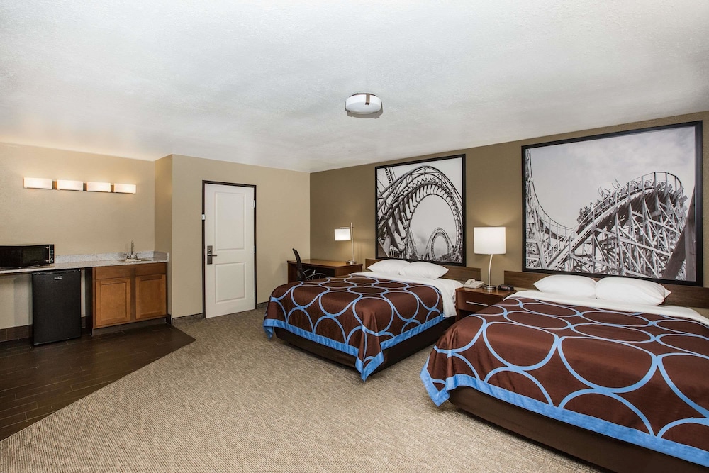 Super 8 by Wyndham Altoona 18/35