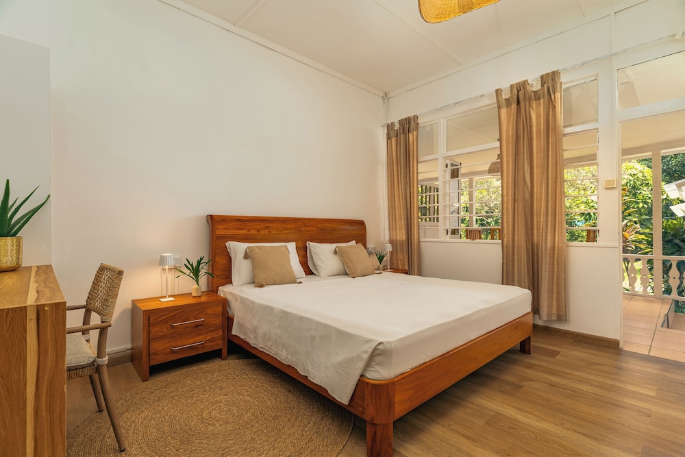 Beau Vallon Bungalows 16/50